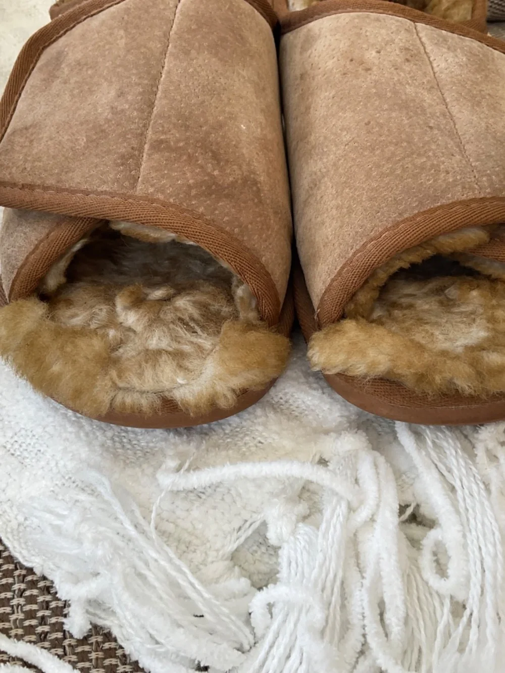 Hammacher Schlemmer tan slippers,men.XL
